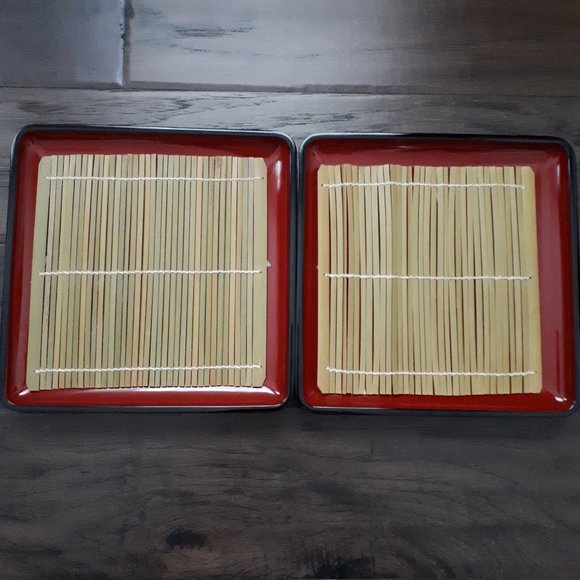 Japanese Lacquerware Plates with Bamboo Mats - Picture 4 of 6